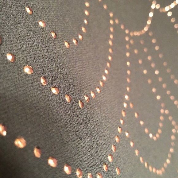 Free flowing top with pretty sparkle design - Picture 2 of 6